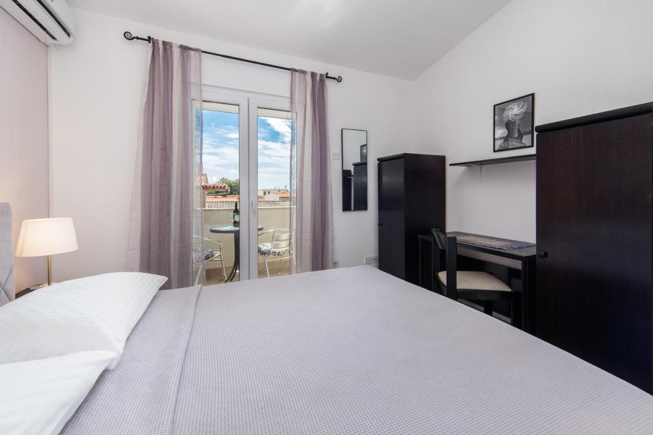 Apartments Divna Baška Voda Eksteriør billede